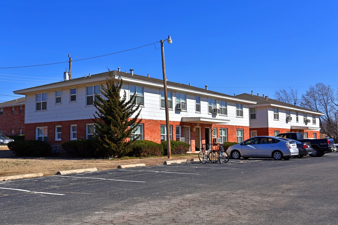 Ray Apartments in Norman, OK - Building Photo