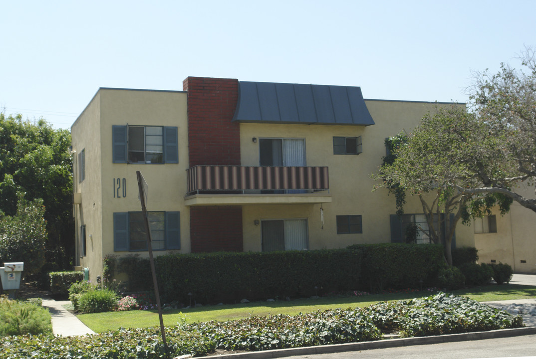 120 E Live Oak St in San Gabriel, CA - Foto de edificio