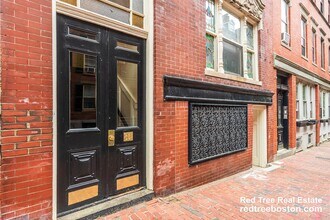 31 Temple St, Unit 1 in Boston, MA - Foto de edificio - Building Photo