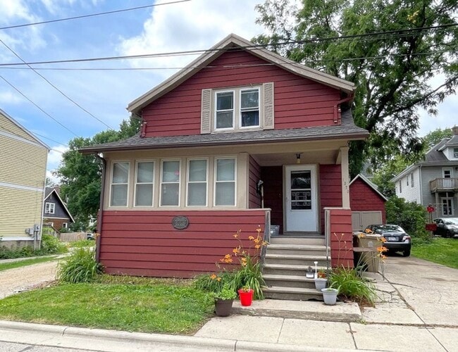 property at 1323 St James Ct
