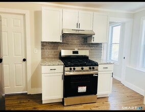 107 E Pearl St in Torrington, CT - Building Photo - Building Photo