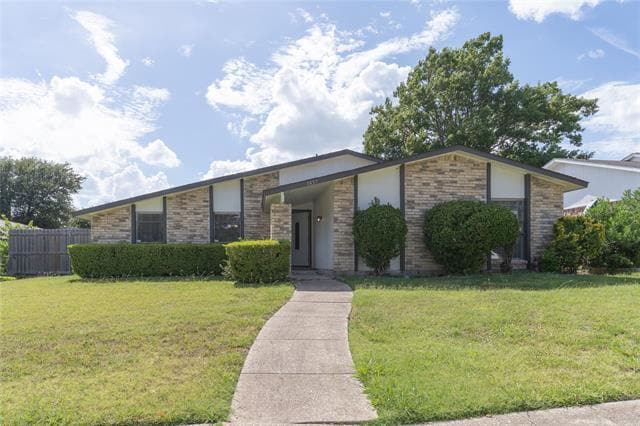 property at 3437 Knoll Point Dr