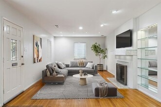 5102 W Mockingbird Ln in Dallas, TX - Building Photo - Building Photo