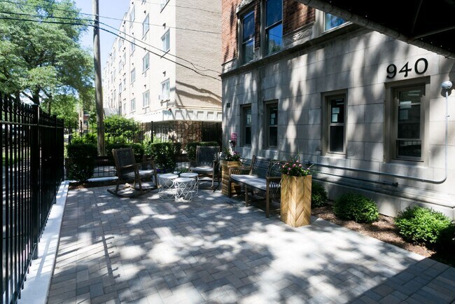 940 W Winona St in Chicago, IL - Building Photo - Building Photo