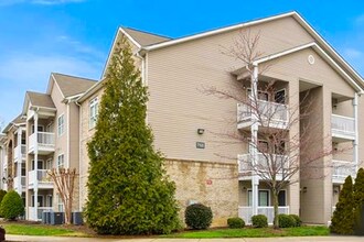 7108 W Friendly Ave in Greensboro, NC - Building Photo - Building Photo