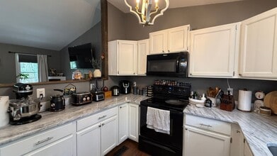 11 Hickory Ln in Stafford, VA - Building Photo - Building Photo