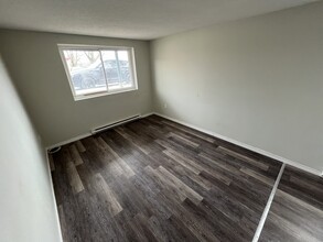 294 Conacher Dr in Kingston, ON - Building Photo - Building Photo