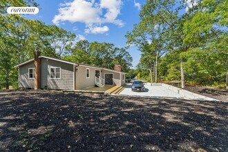20 Bittersweet Ave in Hampton Bays, NY - Building Photo - Building Photo