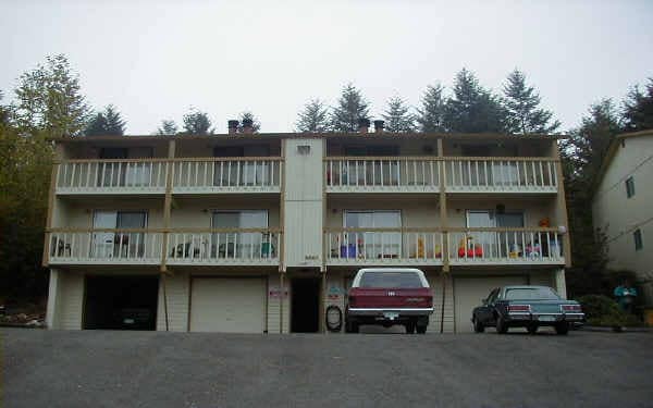 3947 S Mason Loop Rd in Tacoma, WA - Building Photo - Building Photo