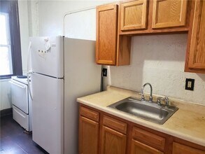 1 Camp Ave, Unit 3 in Braddock, PA - Foto de edificio - Building Photo