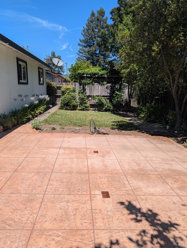 824 University St in Healdsburg, CA - Building Photo - Building Photo