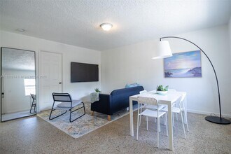 605 SW 14th Terrace in Fort Lauderdale, FL - Building Photo - Building Photo
