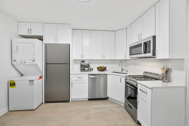 3037 N Southport Ave in Chicago, IL - Building Photo - Building Photo