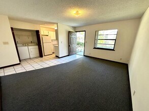 1232 N Haverhill Rd, Unit 1 in Haverhill, FL - Building Photo - Building Photo
