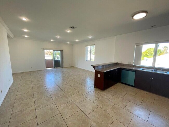 6714 Balboa Blvd, Unit 3 in Van Nuys, CA - Building Photo - Building Photo