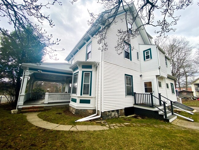 957 Washington St in Newton, MA - Building Photo - Building Photo