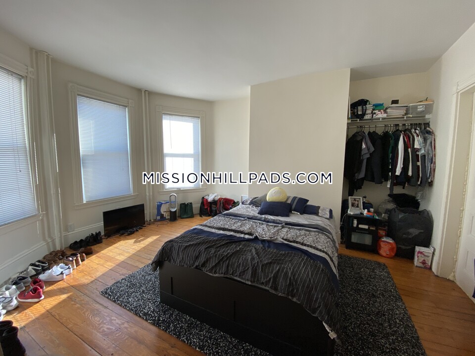 121 Calumet St, Unit 1 in Boston, MA - Building Photo