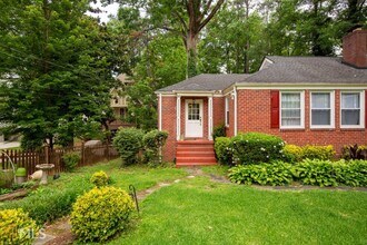 656 Timm Valley Rd NE in Atlanta, GA - Foto de edificio - Building Photo