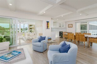 3450 Gulf Shore Blvd N in Naples, FL - Building Photo