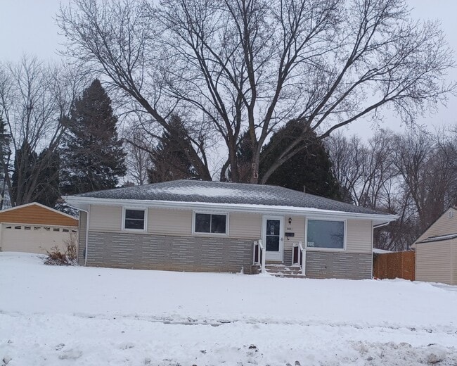 property at 2113 Briar Dr