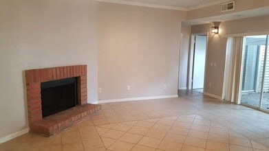 9809 Richmond Ave., Unit 12 in Houston, TX - Building Photo - Building Photo