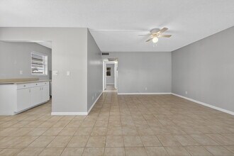 27 Andover B in West Palm Beach, FL - Building Photo - Building Photo