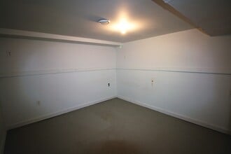 445 Waverly Rd in Davenport, IA - Building Photo - Building Photo