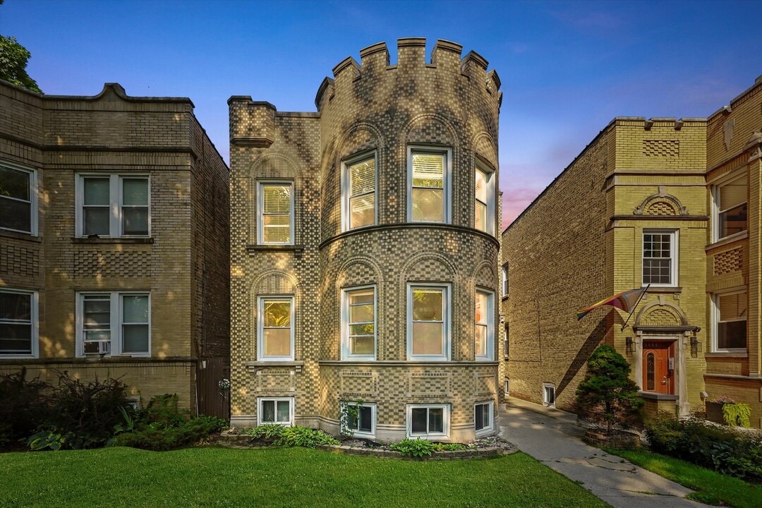 5804 N Artesian Ave, Unit 1 in Chicago, IL - Foto de edificio