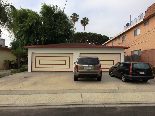 2216 Vanderbilt Ln in Redondo Beach, CA - Building Photo - Building Photo