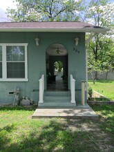 309 W Nicholson St in Del Rio, TX - Building Photo - Building Photo