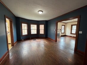 135 W Locust St in Canton, IL - Building Photo - Building Photo