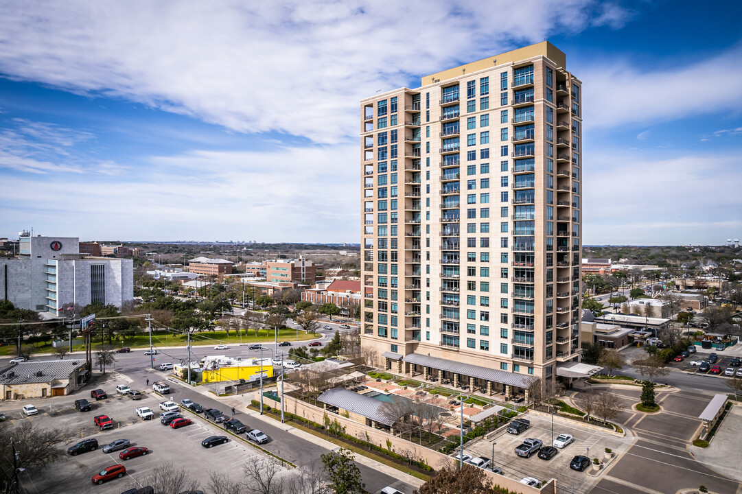 The Broadway in San Antonio, TX - Building Photo