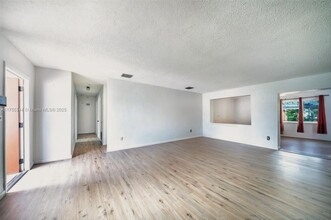 1220 NW 190th St in Miami, FL - Building Photo - Building Photo