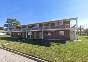 106 S High St in Shiloh, IL - Building Photo