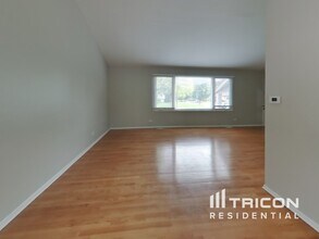 1401 Oak Hill Ct in Downers Grove, IL - Building Photo - Building Photo
