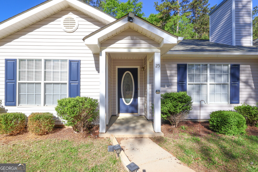 25 Saddlebrook Dr in Senoia, GA - Foto de edificio