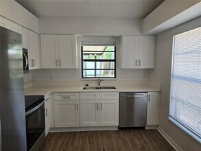 717 Chilt Dr in Brandon, FL - Building Photo - Building Photo