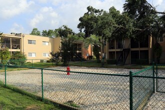 The Flats at Ninth Ave in Pensacola, FL - Building Photo - Building Photo