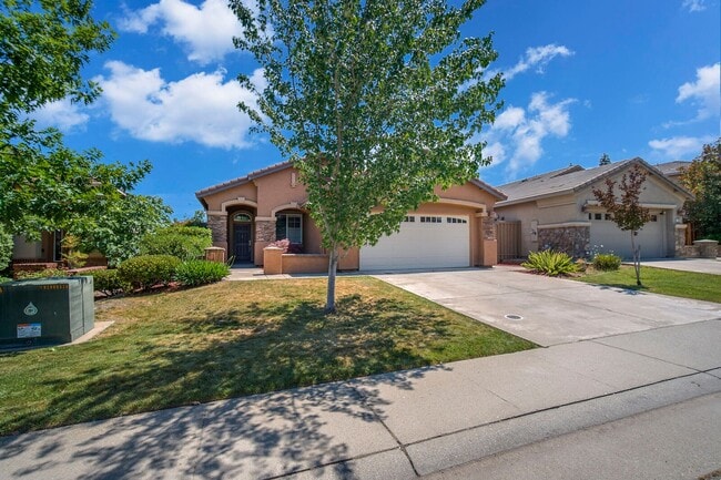 2066 Horseshoe Glen Cir in Folsom, CA - Building Photo - Building Photo