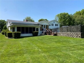 14 Stonegate Dr in Branford, CT - Building Photo - Building Photo