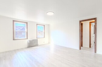 825 5th Ave, Unit 1 in East Mckeesport, PA - Foto de edificio - Building Photo