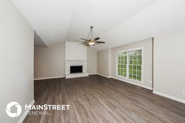 1704 Native Dancer Dr in Helena, AL - Foto de edificio - Building Photo