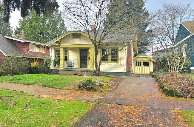 223 NE 62nd Ave in Portland, OR - Building Photo - Building Photo