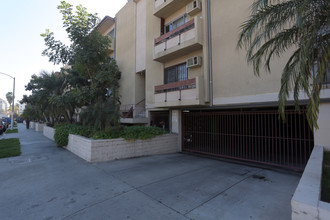 Oxford House Apartments in Los Angeles, CA - Building Photo - Building Photo