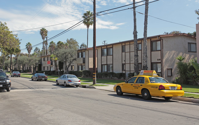 3504-3530 Garnet St in Torrance, CA - Foto de edificio - Building Photo