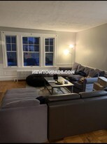 24 Crosby Rd, Unit 1 in Chestnut Hill, MA - Building Photo