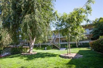 Prospect Plaza Apartments in San Jose, CA - Building Photo - Building Photo