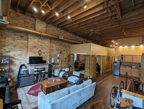 3155 N Halsted St, Unit 2 in Chicago, IL - Building Photo - Building Photo