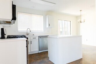 22 Cottage Grove Pl in Spring, TX - Foto de edificio - Building Photo