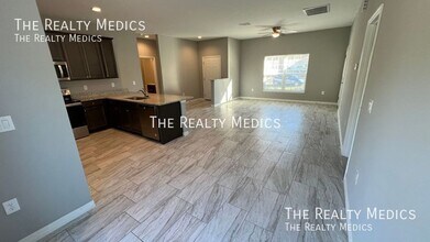 1543 Welland St SE in Palm Bay, FL - Foto de edificio - Building Photo